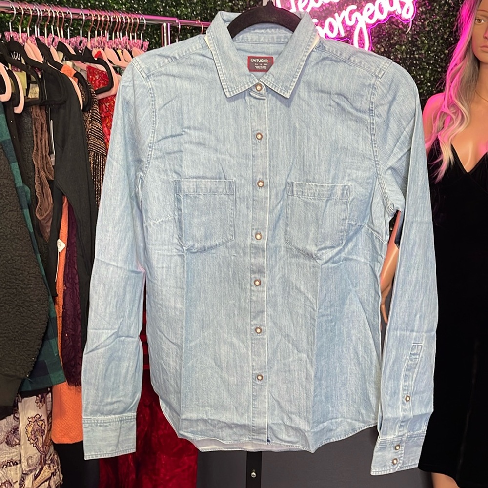NWOT UNTUCKit Button Down Shirt